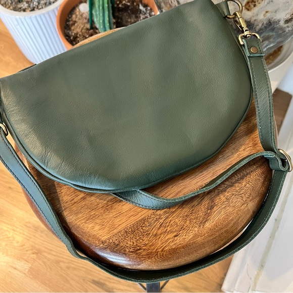 Made in SPAIN HANDMADE sling belt bag. Barcelona. Genuine butter soft Leather. - Picture 12 of 17